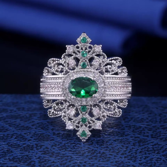 Gorgeous Victorian Style Emerald Ring - Picture 7 of 8